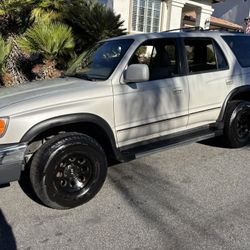 99 R Runner Sr5 Runs An Drives Clean Title 300 K Miles $2400