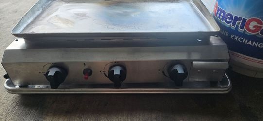 Flat top grill/ gas tank