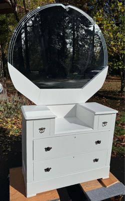Dresser / Vanity with 4 Drawers and a Large Mirror