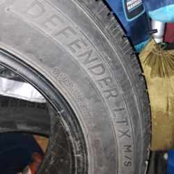 Michelin 245/65/17  75%-80%