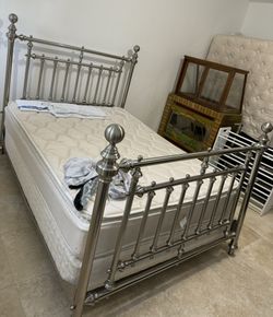 Beautiful Metal Queen Size Bed Frame