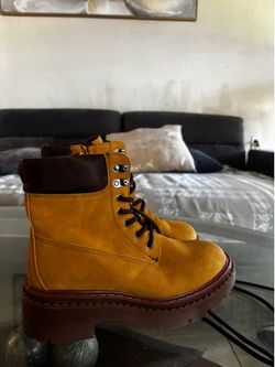 Size 7 boots (Negotiable)