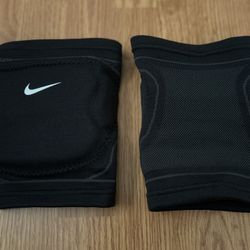 Nike Volleyball Knee Pads Size M/L - Brand New