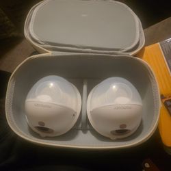 Momcozy M5 Hands-Free Wearable Breast Pump, Double-Sealed Flange for Baby-Like Comfort, 3 Modes & 9 Suction Levels, Portable Electric Pump – 24mm, 2-P