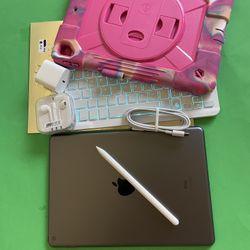 Apple IPad 7th Generation (10.2” Retina / IOS 18 / Touch ID ) 32GB with stylus pen, keyboard, case  & Accessories 