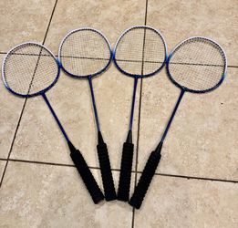 4 badminton rackets