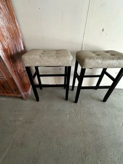 Set of 2 Tufted Bar Stools