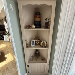 Corner Shelf w/door