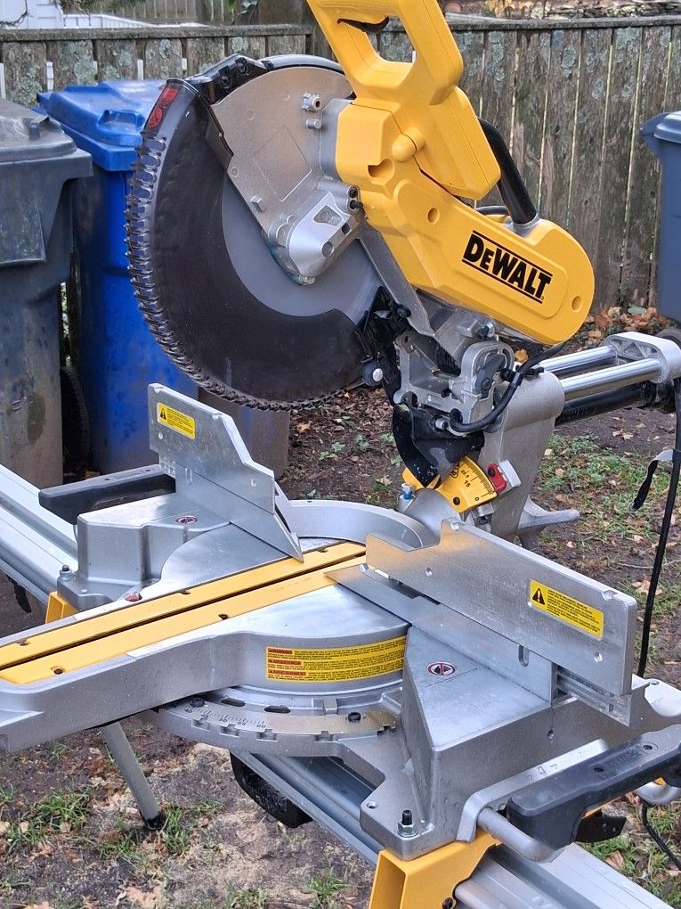 DeWalt 12" Double Compound Miter