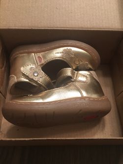 Infant (Girl's) Shoes Gold Sz. 12 months