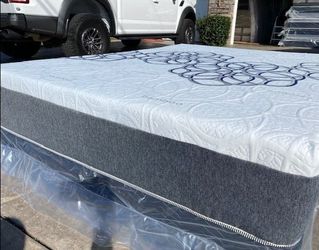 Full Bamboo Hybrid Cool Gel Memory Foam Mattress!!