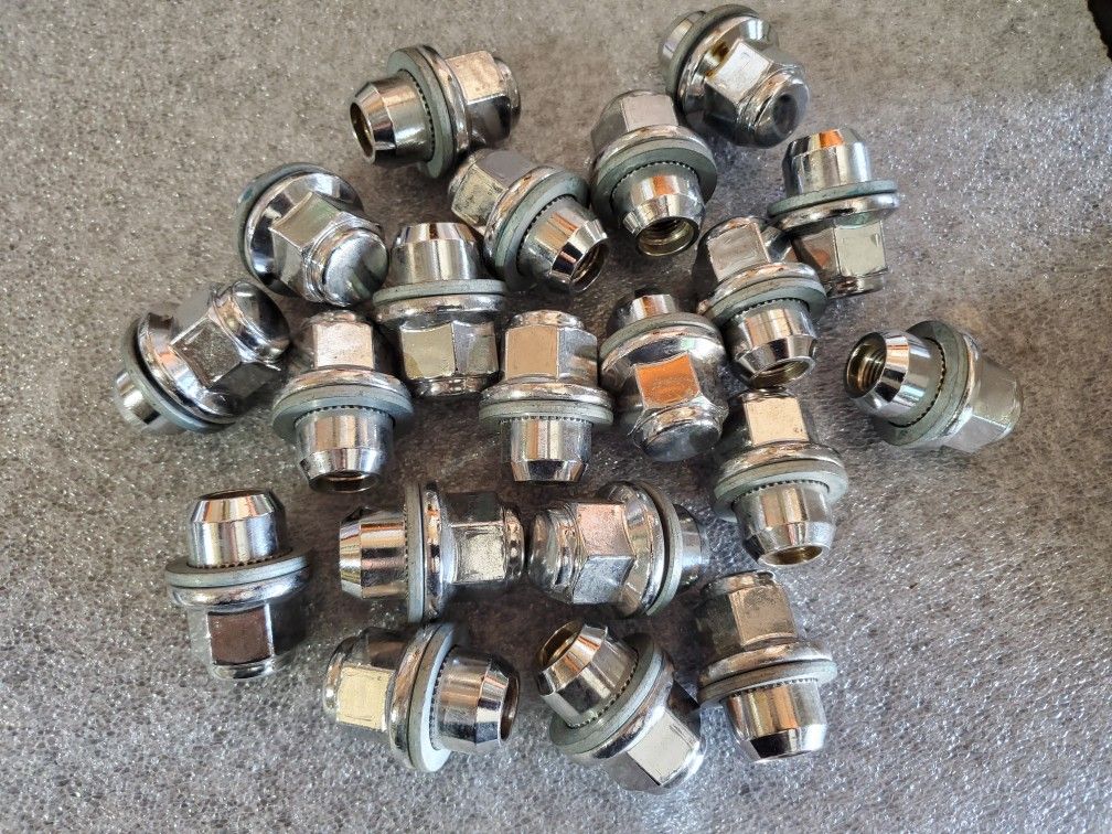 Infiniti Q50 Q60 Q40 Nissan High Polished Lug Nuts