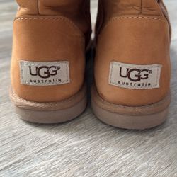 Reduced!! UGG Anna Rosa Midcalf Size 8
