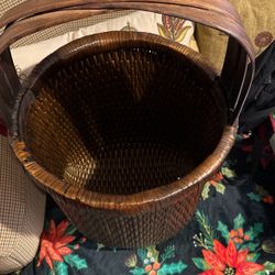 Beautiful Wooden Basket EUC Holds Blankets Crochet Or Knitting Items Great Use 