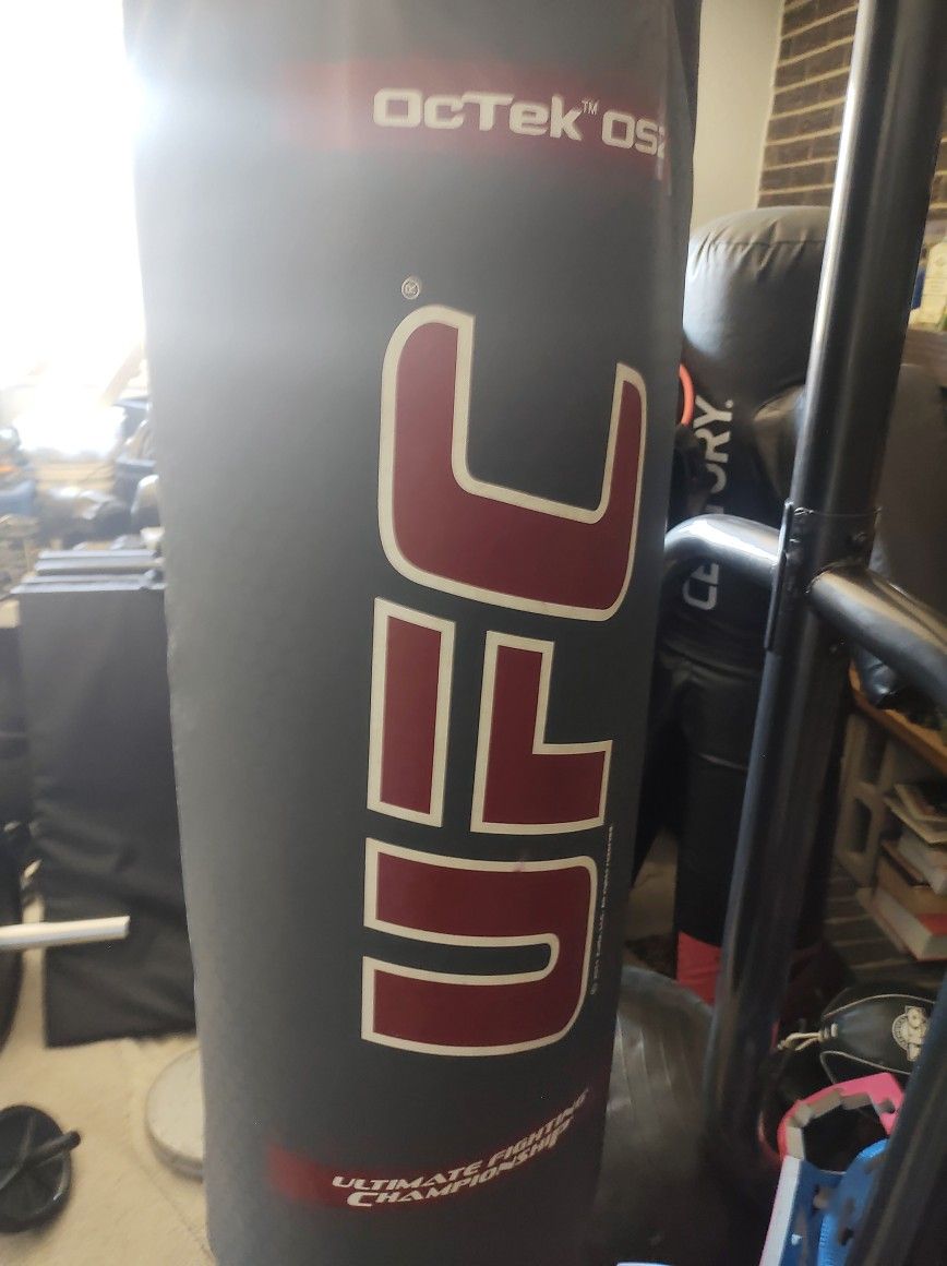 120 Lb UFC Boxing Bag With Stand And Gloves