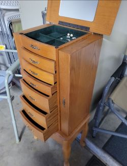 Jewelry cabinet