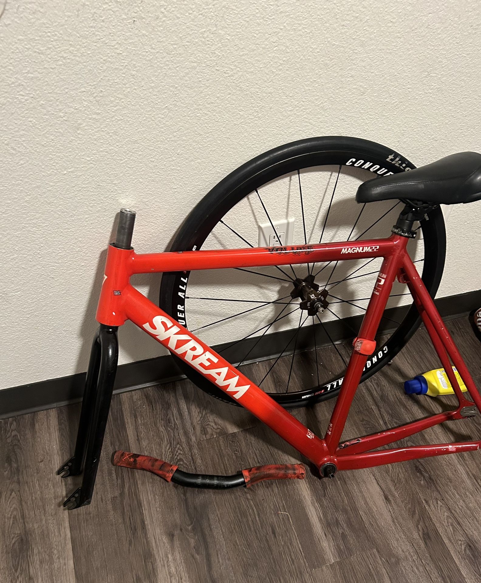 Skream Frame