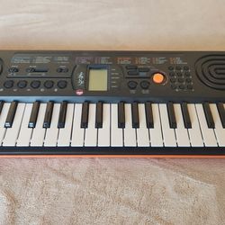 Casio SA-76 44 Key Mini Personal Keyboard