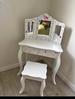 KIDS VANITY -$40