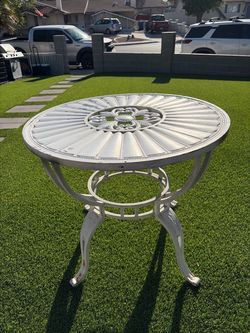 White Cast Aluminum Round Patio Table