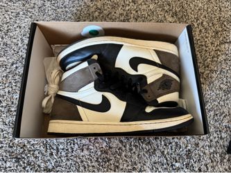 Jordan 1 Dark Mocha 10.5 w/ OG box