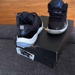 Black And White Low Top 11 