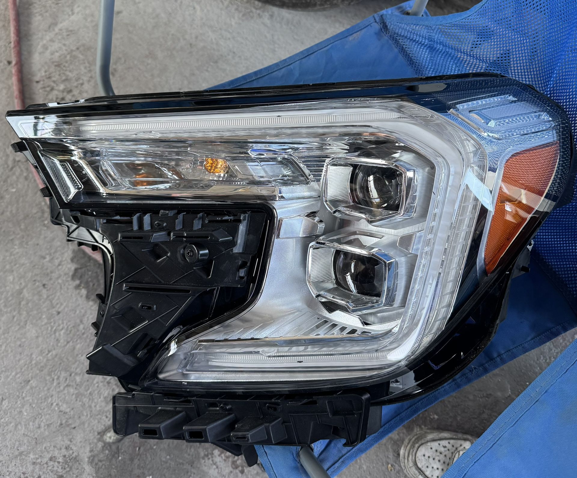 2022-2024 GMC Terrain left headlight