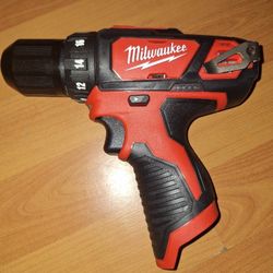 Milwaukee M12 3/8 Drill 