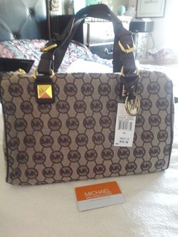 MK purse Grayson 13incheswidth/ 8.5inches tall