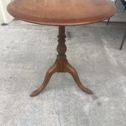 Queen Anne Round table