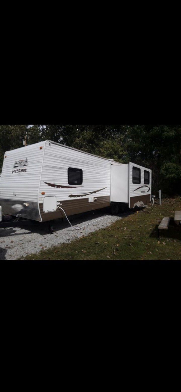 2010 RIVERSIDE BY TRAILERS AND CO 31FT WITHSUPERSLIDE