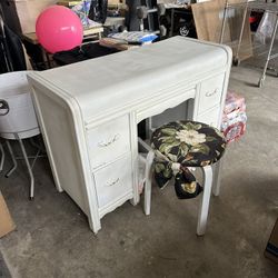 Vanity make up desk