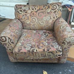 Accent Chair In Excellent Condition 