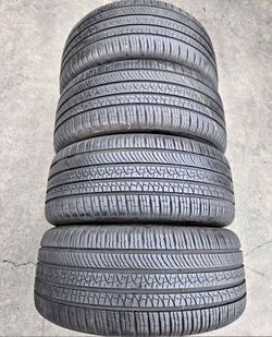 255/45/20 pirelli Selling a set of 4 tires in excellent condition 🫡