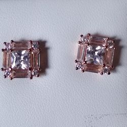 Beautiful 🆕 🌹 14k Gold  Diamond Earrings! 🌹 💎