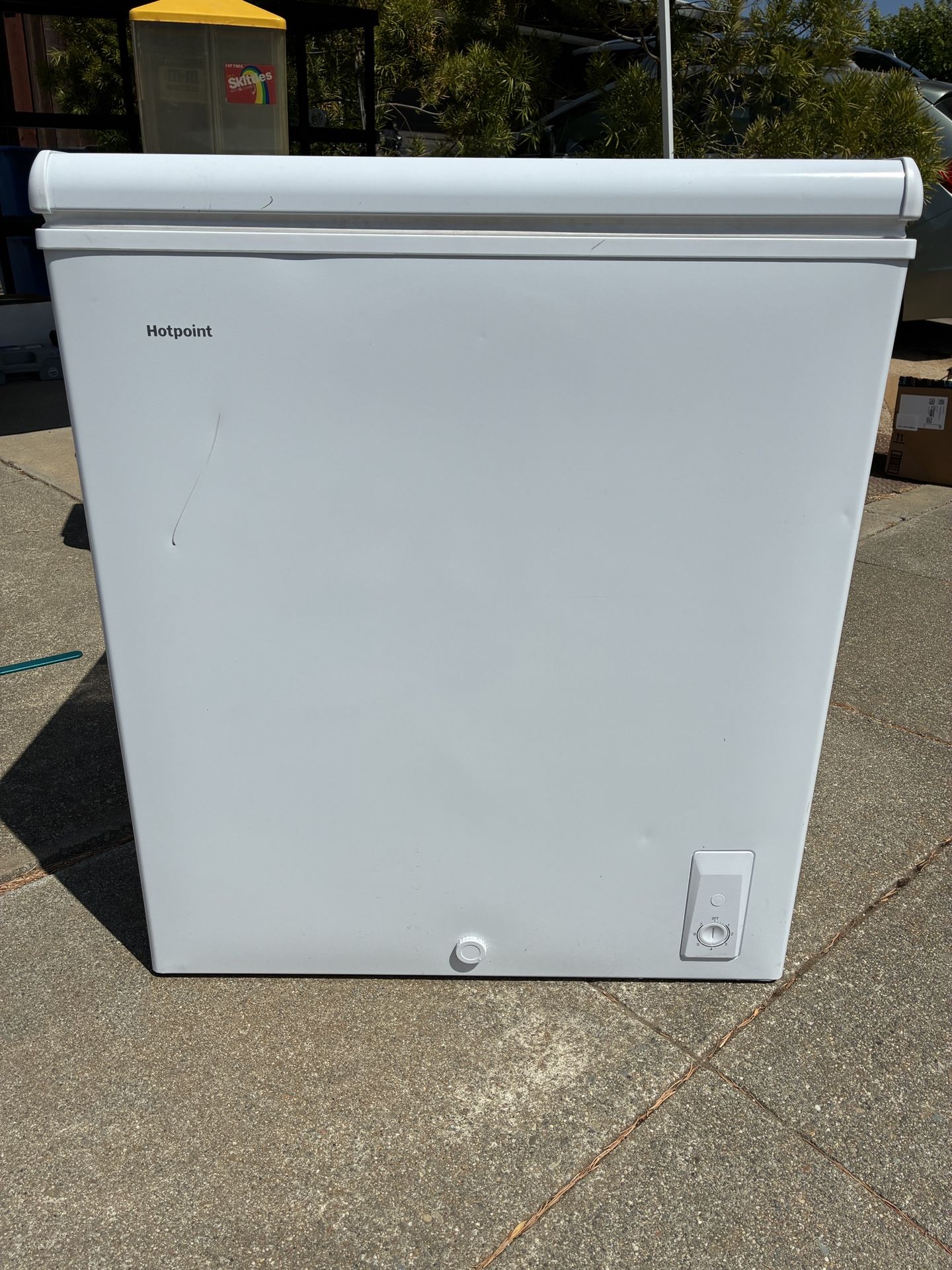 Chest Freezer 4.9 CU.Ft - Like New Works Amazing