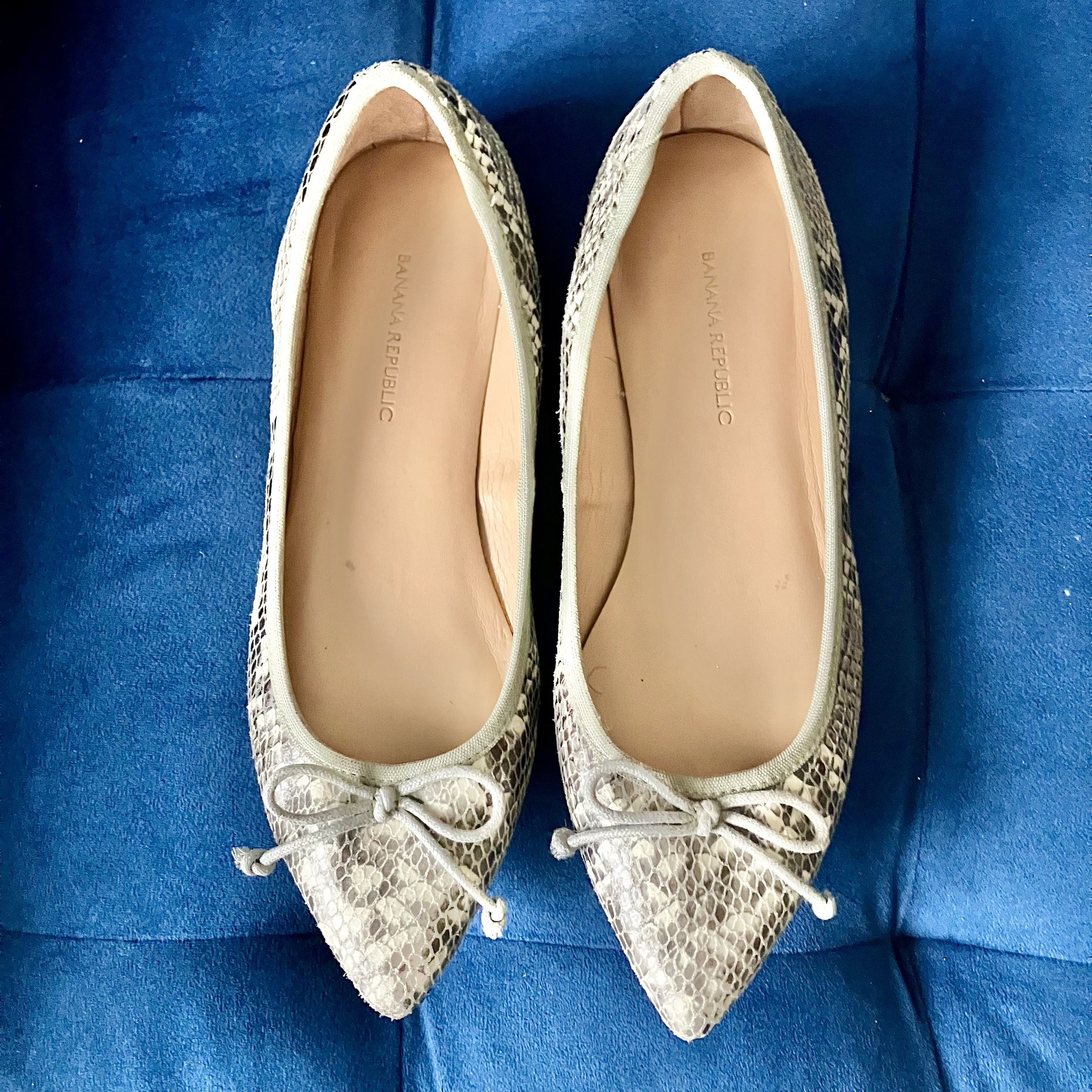 Banana Republic Snakeskin Embossed Flats