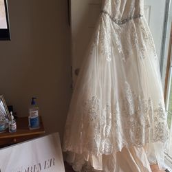 Brand new Wedding dress With accessories