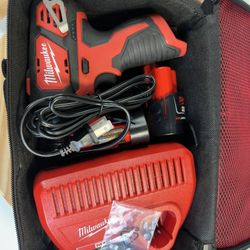 M12 1/4 in. Hex Screwdriver Kit with Two 1.5Ah Batteries, Charger and Tool Bag