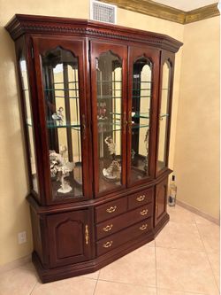 Thomasville China cabinet