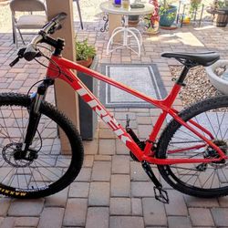 29 Inch Trek Marlin 6 Mountain Bike 