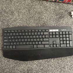 Logitech Computer Keyboard