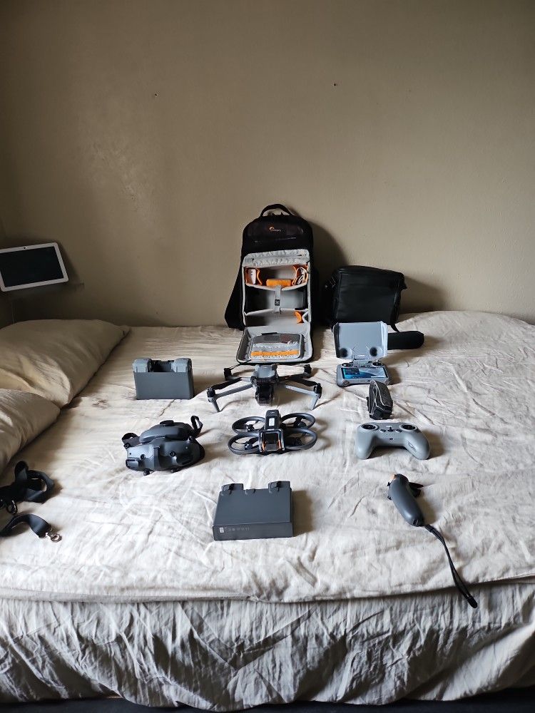 D j I air 3 combo With remote control And Avata 2 Combo W/ Goggles Set