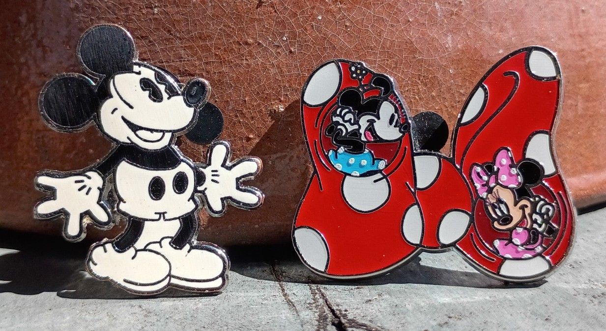 *NEW* Disney Mickey & Minnie Pin Pair