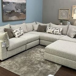 Barely Used NEW ENGLAND light Grey 5 Piece Sectional