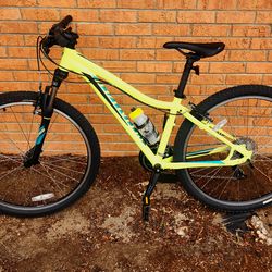 SPECIALIZED  MYKA 650B MOUNTAIN BIKE