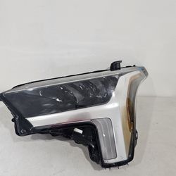 Toyota Tundra Left Headlight 2022 2023 2024 2025
