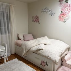 Beautiful ikea bed - Single/Queen Size 