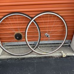 700 Wheels Bike Set