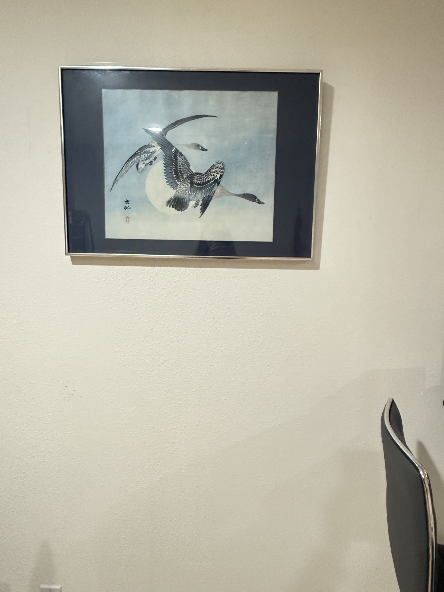 Art Wall “Two Geese in Flight with Full Moon"/ “On the Wing", by the renowned Japanese artist Ohara Koson.  Metal frame size: 28”x20” x1.5” Weight: 7l